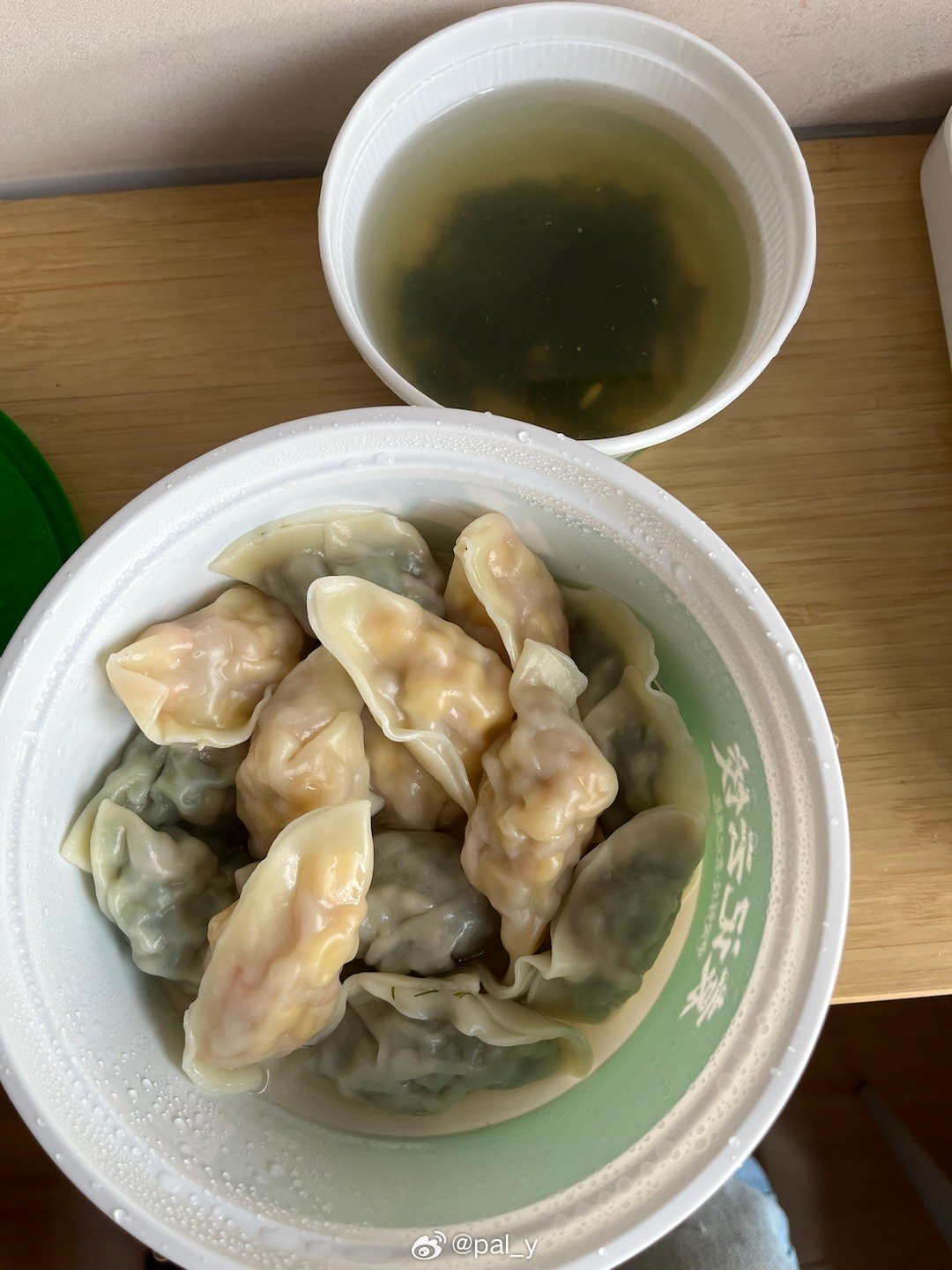 袁记云饺用餐出现蚯蚓事件引发关注