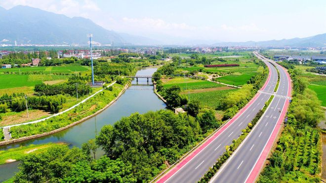 乡村公路建设提速助力区域经济腾飞