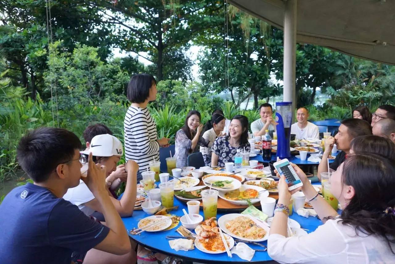 跟随旅行团探寻，隐藏的美食街之旅