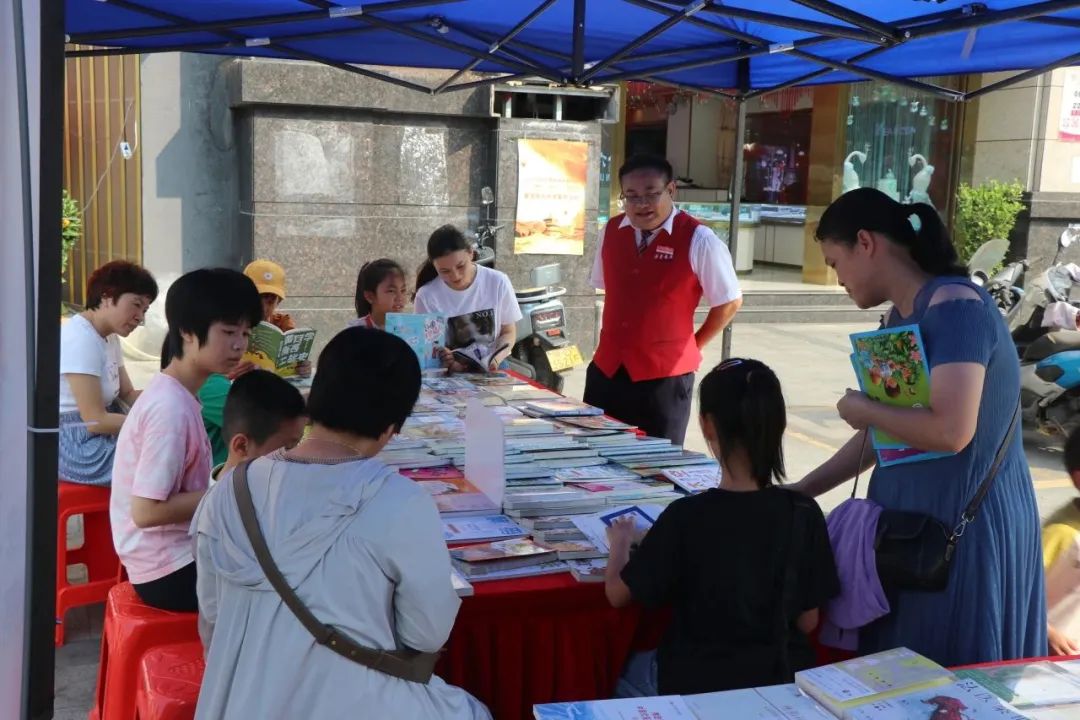 书香社会崭露新貌，多地全民读书活动火热开展，图书馆人气飙升